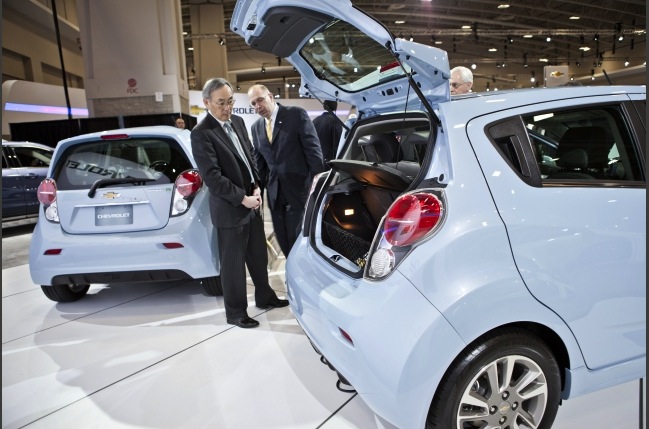 Secretary Chu looks at a Chevy Spark, courtesy DOE's Sarah Gerrity