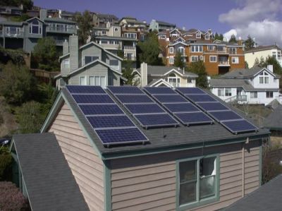 Real Goods Solar opens a mall kiosk to reach out to residential customers