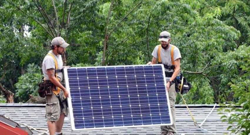 If the solar tax credit expires, it could cost 100,000 Americans their jobs